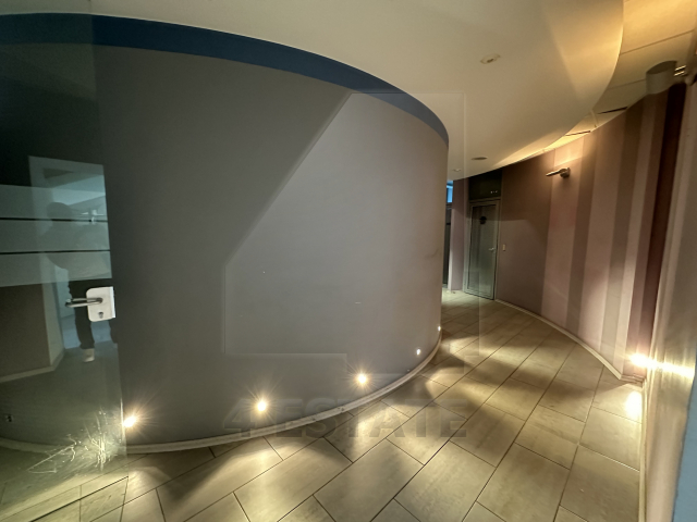 Предлагается на продажу презентабельный особняк класса А, м.Чистые пруды.