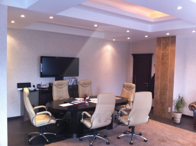 Продажа этажа в торгово-офисном центре,м. Пролетарская.