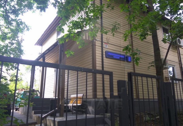 Отдельно стоящий особняк с парковкой, м.Достоевская.