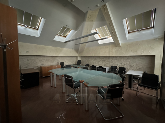 Предлагается на продажу презентабельный особняк класса А, м.Чистые пруды.