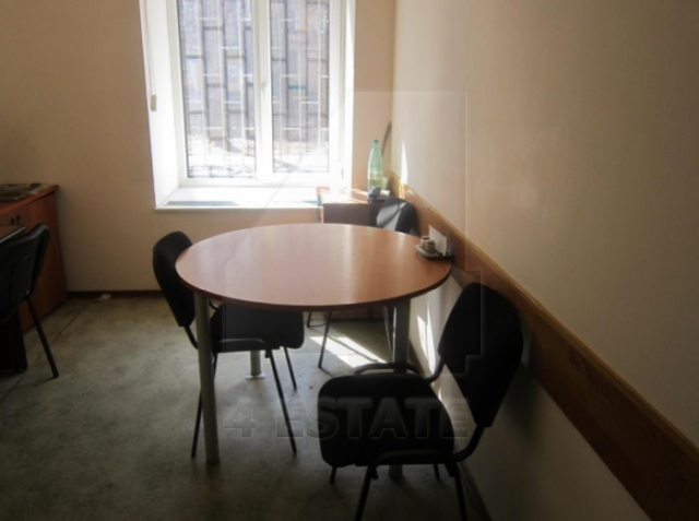 Помещение свободного назначения с отдельным входом(можно банк), м.Кожуховская.