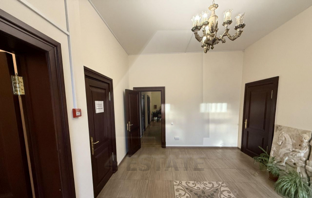 Реконструированный особняк класса В+, м.Достоевская.