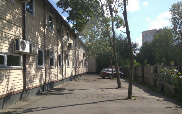 Отдельно стоящий особняк с парковкой, м.Достоевская.