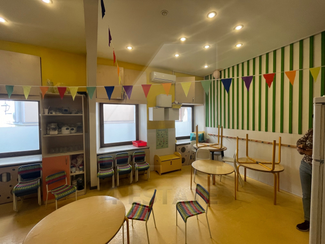 Продажа помещения с отдельным входом в особняке класса А, м.Арбатская.