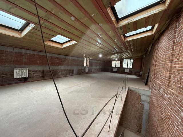 Аренда здания с отдельным входом, м.Парк культуры.