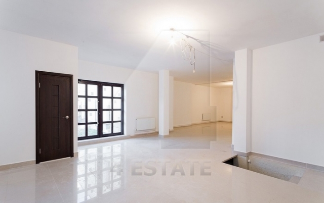 Реконструированный особняк класса В+, м.Чистые пруды.