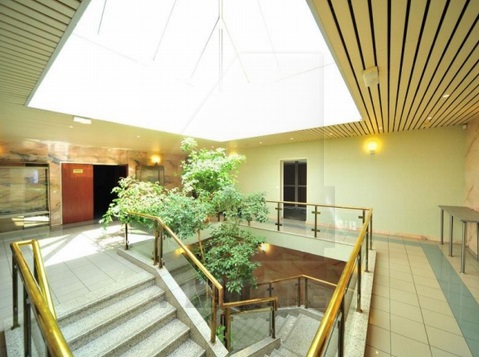 Продажа презентабельного офиса с отдельным входом, м.Студенческая.