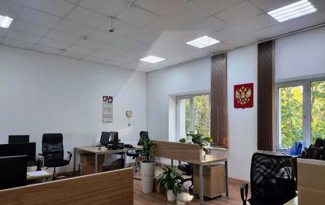 Презентабельный особняк в аренду, м.Народное ополчения.