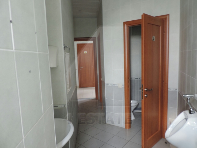 Аренда здание или офисов класса В, м.Киевская.