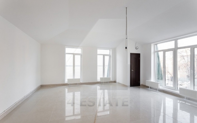 Реконструированный особняк класса В+, м.Чистые пруды.