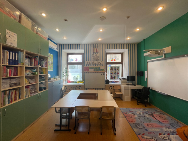 Продажа помещения с отдельным входом в особняке класса А, м.Арбатская.