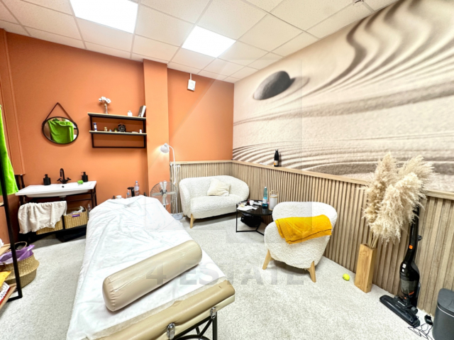 Продажа торговых помещений в бизнес-центре класса А, м.Тульская.