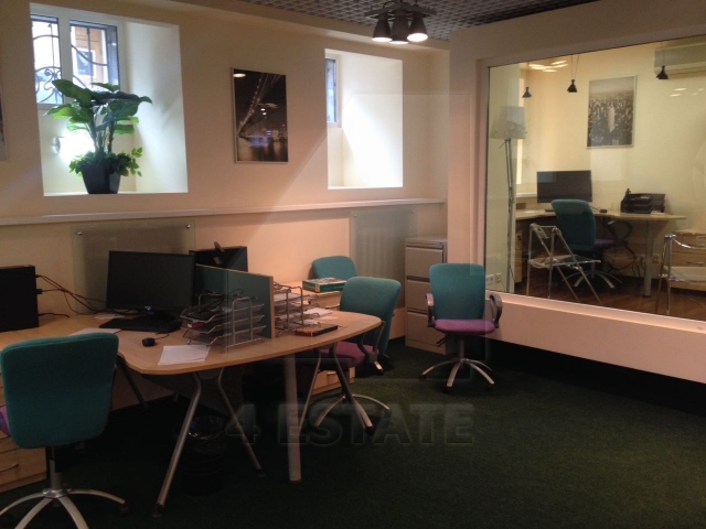 Презентабельный офис с отдельным входом и мебелью, м.Арбатская.