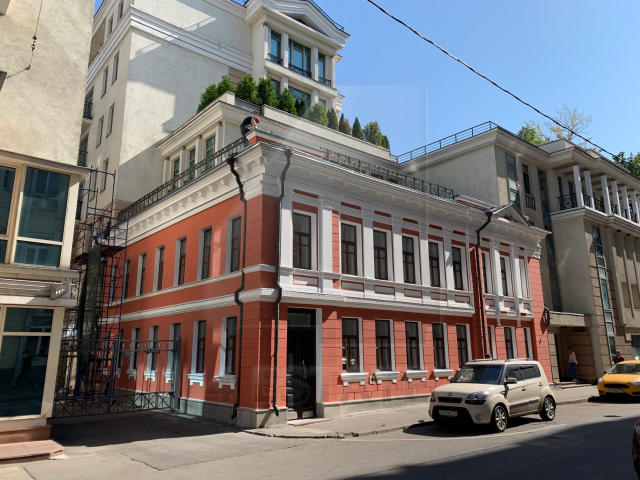 Аренда офисов в презентабельном особняке класса В+, м.Курская.