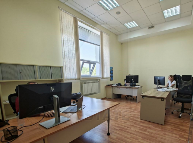 Аренда офисов в бизнес центре класса В+, м.Октябрьская.