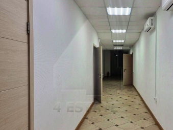 Презентабельный особняк в аренду, м.Народное ополчения.