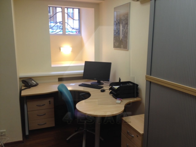 Презентабельный офис с отдельным входом и мебелью, м.Арбатская.