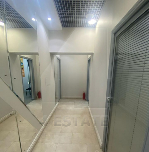 Офисное помещение с отдельным входом, м. Менделеевская.