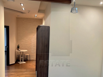 Аренда торговых и офисных помещений в бизнес-центре класса Премиум, м.Площадь революции.