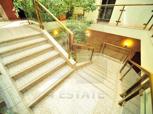 Продажа презентабельного офиса с отдельным входом, м.Студенческая.