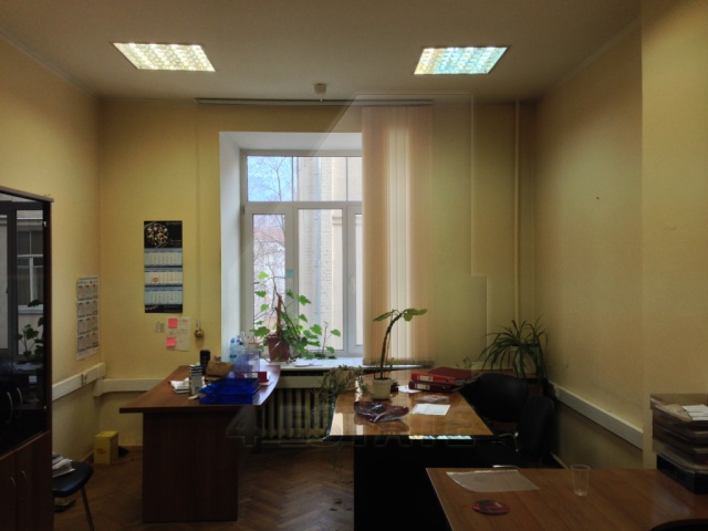 Офисные и торговые помещения в административном здании, м.Сухаревская.