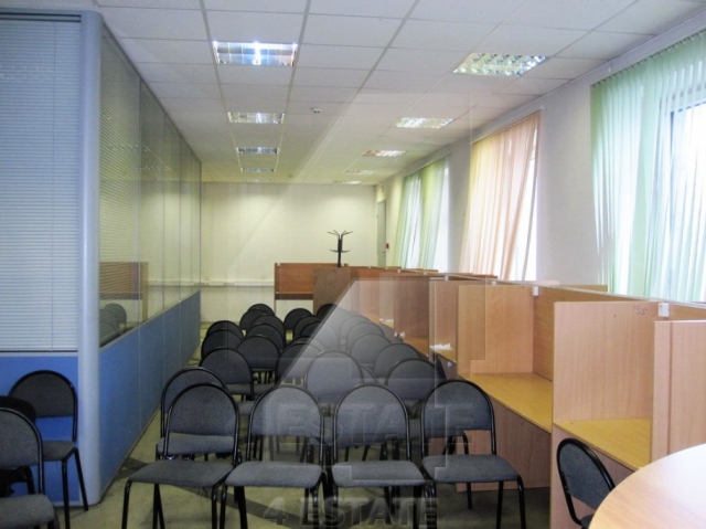 Аренда помещения в офисном здании м. Красносельская.