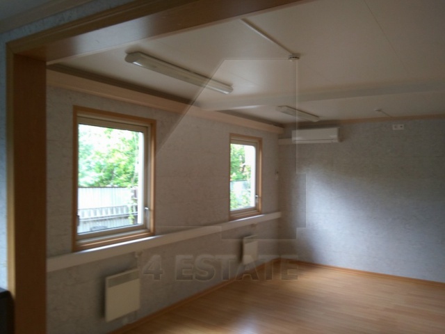 Отдельно стоящий особняк с парковкой, м.Достоевская.