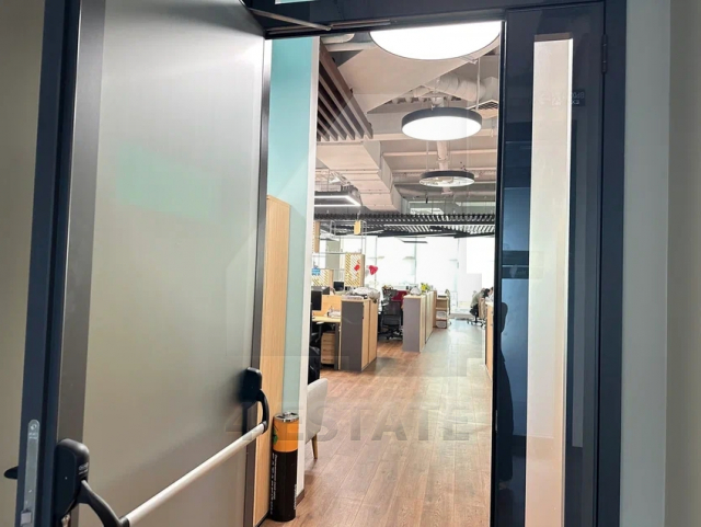 Аренда офисов в новом бизнес-центре" Верейская Плаза 4" м.Давыдковская.