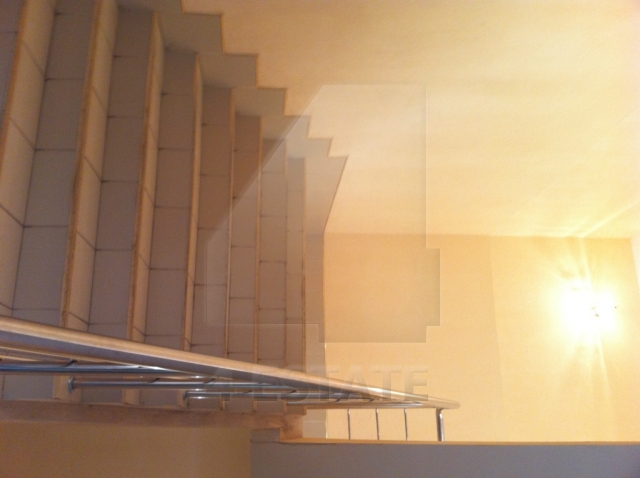 Продажа этажа в торгово-офисном центре,м. Пролетарская.