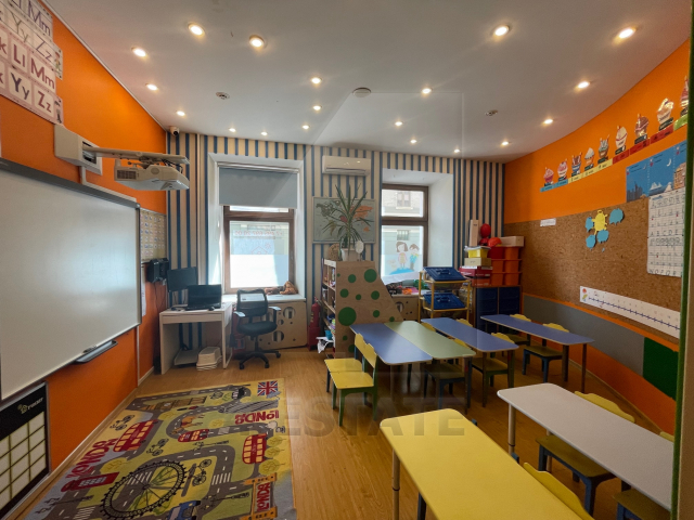 Продажа помещения с отдельным входом в особняке класса А, м.Арбатская.