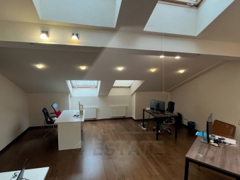 Аренда торговых и офисных помещений в бизнес-центре класса Премиум, м.Площадь революции.