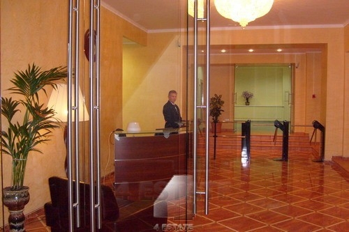Аренда торговых и офисных помещений в бизнес-центре класса" А", м.Курская.