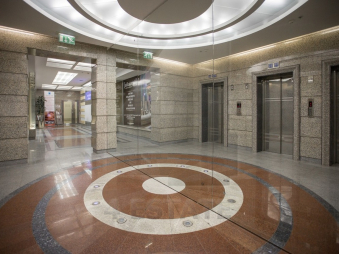 Аренда торговых и офисных помещений в бизнес-центре класса Премиум, м.Площадь революции.