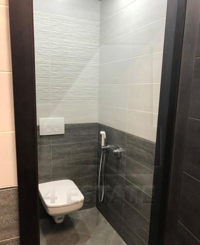 Аренда отдельно-стоящего здания с большой парковкой, м.Достаевская.