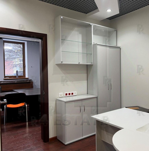 Офисное помещение с отдельным входом, м. Менделеевская.