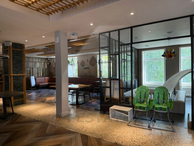 Аренда торгового помещения в особняке класса А, м.Новослободская.