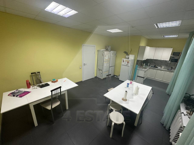 Аренда отдельно стоящего особняка с большой территорией, м.Динамо.